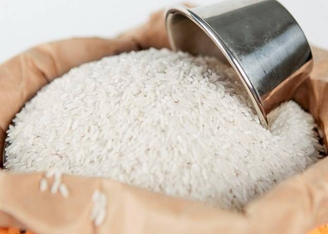 Giá gạo Việt Nam tăng cao hơn Thái Lan trong năm 2021